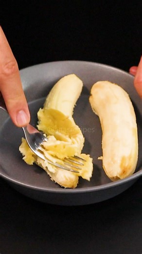 Easy and tasty cake in minutes! #cakerecipe #bananacakewithchocolate #deliciouscakes | Ana's Recipes