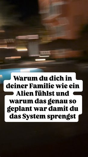 Elena Stein – ELIJA METHODE | Karmische Numerologie | on Instagram: "Du sitzt am Kaffeetisch und fühlst dich wie ein Besucher von einem anderen Stern. Deine Familie redet über Bausparverträge, Sicherheit und „Das macht man eben so“. Du willst schreien. Du willst Veränderung. Du willst Risiko. Sie nennen dich „schwierig“, „unruhig“ oder „extrem“. Du denkst, du bist falsch. Nein. Du bist die Abrissbirne, die diese Familie bestellt hat. Wenn du am 13. geboren bist (Arkan 13 - Der Tod/Transformation