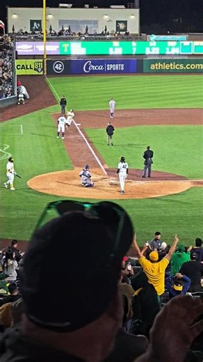 Wow!! 👏 👏 Go A's #homerun #mlb _Jackie Robinson Day