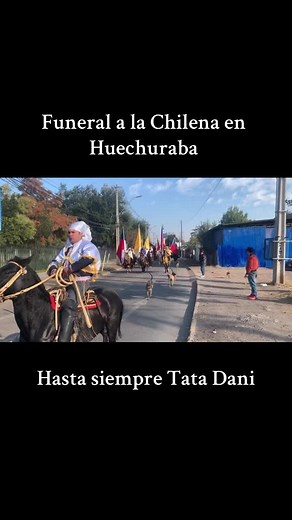 Funeral a la Chilena en Huechuraba, cientos de campesinos de Huechuraba y Conchalí acompañaron al Tata Dani Uribe por las calles Pedro Fontova y Vespucio hasta el cementerio Parque Santigo.