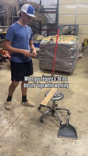 One thing about me is I’m gonna forget.. *based on a true story. . #c5farm #real #relatable #working #lol #iykyk #reels #reelsinstagram #funonthefarm #donotdisturb #explorepage✨ #explore #funny #farmlife #country #lifeonthefarm #brother #siblings #forget #bro #distracted #explorepageready #ithappens | C5Farm