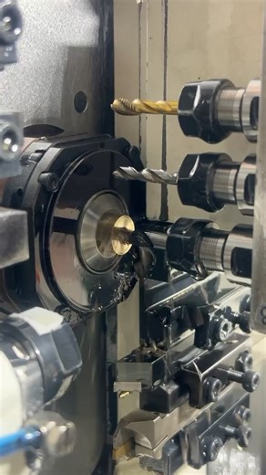 Swiss lathes rule! This is soo cool to watch! 👀Like what you see? 🤝 Connect ↖️ Click the “follow” button 🔔Ring the bell on my profile #engineering #cnc #machine #machining #worldofengineering #manufacturing #engineer #machinist #machining #theukmachinist #journeyman #fails #crash | Theukmachinist