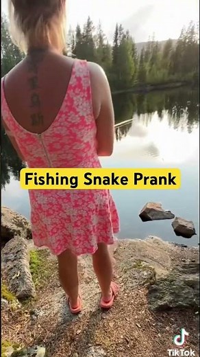 Fishing Snake Prank #viral #prank #fishing