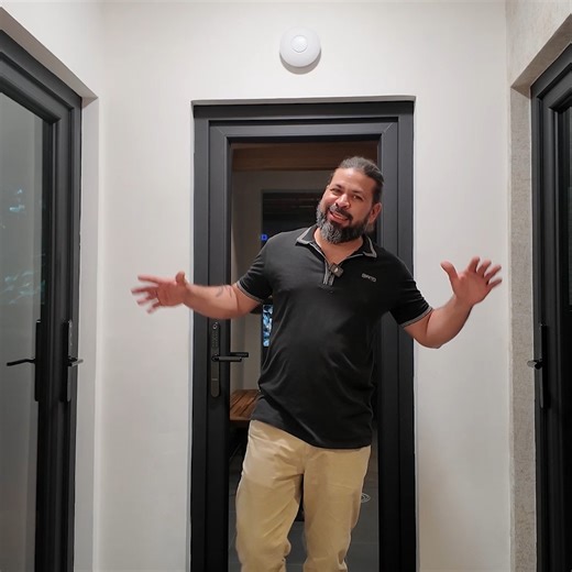 Elegancia y seguridad, con nuestras puertas de PVC negro y llavín electrónico! ⚫🚪🖩 Ventanas de Honduras, calidad Europea en manos Hondureñas 🔥🚀 📱 Escríbenos a los siguientes números te atendemos a nivel nacional 🇭🇳 📍 San Pedro Sula 9460-3301 https://wa.link/z1hra3 📍 Tegucigalpa 9459-5667 https://wa.link/xtgxmz 📍 Roatán y La Ceiba 9440-4752 https://wa.link/hyyb8b 📧 ventanasdehonduras@grupovhn.com | VentanasdeHonduras