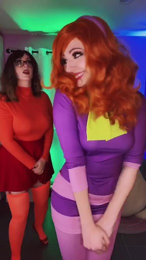 Say less. 👀✨ @scubasteph #velmaanddaphne #cosplay #velma #daphne