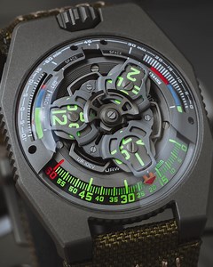 The Collective Horology unveils a special series - "The UR-100 P.02 Collective" - a three-way collaboration with #URWERK, and the Intrepid Sea, Air & Space Museum in New York. This bespoke timepiece pays tribute to the experience of piloting the Space Shuttle Enterprise on the 40th anniversary of the first Space Shuttle program : " Because 2020 was a uniquely challenging year for museums around the world, we are going to donate a total of US$50,000 dollars from the proceeds of this project to th