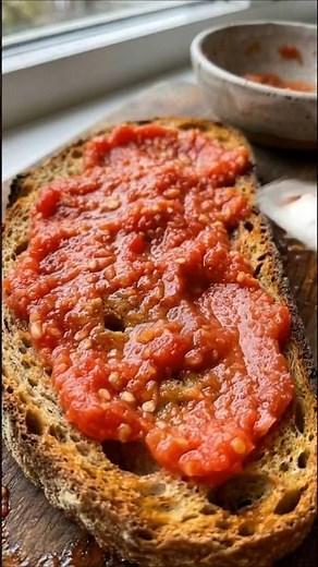 Pan con Tomate — das einfachste spanische Rezept🍅 | #PanConTomate #Tapas #SpanishFood #Shorts #food
