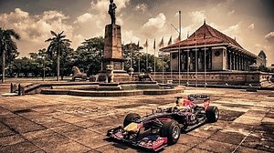 #4F1fans - Daniel Ricciardo and the Formula One show car in Sri Lanka - F1動画＆ビデオ｜motorsport.com日本版