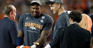 Super Bowl 2016: Broncos defense smothers Panthers in 24-10 win