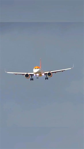 Strong Winds Force easyJet A320 to Go Around! . . . #fblifestyle #easyJet #Airbus #A320 #CrosswindLanding #GoAround #Storm #Landing #AviationLovers #PilotSkill #airlines | Airsky