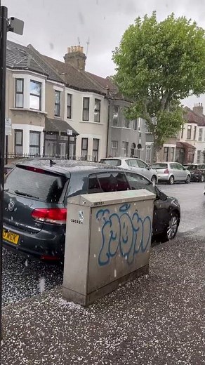 ❄️Snow Falling in East Ham London Today | Beautiful Winter Scene 2026