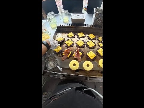 🍔 Chinese Chef Makes Classic American Smash Burger