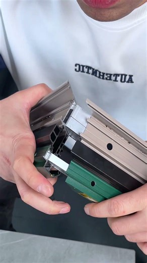 Automatic leveling function Automatically expands 0.5–0.7mm on both sides after tightening