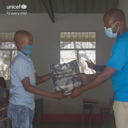 This is how a ‘school-in-a-box’ is helping children continue learning in conflict-ravaged northern Mozambique. | UNICEF