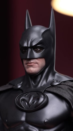“Hey, Freeze. The heat is on.” ❄️ Warm up with us as we unbox and take a First Look at the Batman Sixth Scale Figure by Hot Toys! This Batman & Robin collectible is available for pre-order at Sideshow NOW! 🦇 #DC #BatmanAndRobin #Batman #BruceWayne #ActionFigure #Unb
