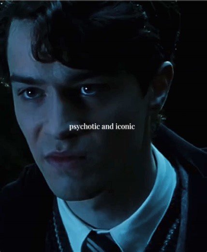 💅🏻✨ #tomriddle #tomriddleisveryhot #christiancoulson #tomriddleedit #tomriddletok