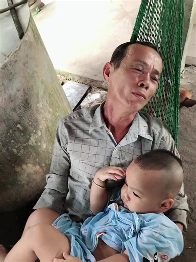 Dáng vẽ hạnh phúc này sẽ là kí ức mãi về sau của con ❤️ 9 hát ru cháu ❤️❤️ #chúthímchíncường #chú9 #bếntre71 #giadinhhaha