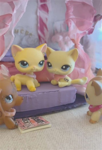 Regina George’s Bedroom Tutorial for Littlest Pet Shop