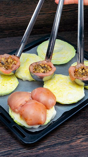 ¡Lo que hice con repollo y pechuga de pollo es pura locura! Ingredientes: repollo: 1 pza mayonesa: 50 g ketchup: 30 g sal: 5 g pimienta negra: 3 g pechuga de pollo: 700 g sal: 5 g pimienta negra: 3 g cebolla: 2 pza champiñones: 300 g sal: 5 g pimienta negra: 3 g mayonesa: 25 g queso: 200 g bacon: 50 g ajo: 1 dientes romero: 10 g mostaza: 20 g sal: 7 g pimienta negra: 4 g nata para cocinar: 20 g | Cookrate - Español