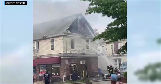 Firefighters battle 4-alarm multi-house blaze in Elizabeth, N.J.