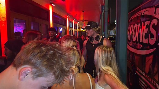 Androgenic almost has a cortisol spike when a bunch of girls come up and call him Andrew and ask about Clavicular