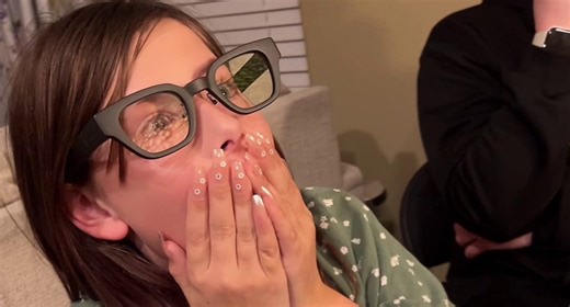 10-year-old Deaf Girl Is ‘Blown Away’ with New Caption Glasses That Let Her ‘See” Spoken Words