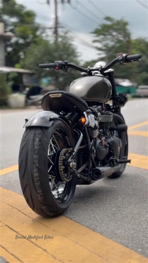 Simple and Clean Triumph Bonneville Bobber 1200 Custom Build #triumphbobber #triumphbonneville