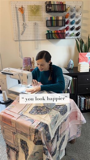 You think I look happier? Absolutely! 🥰 It’s 100% thanks to quilting with Starling fabric by Maureen Cracknell… You’ve got to try sewing with this collection for yourself! 🤩⭐ Instant joy guaranteed. HEY SHOPS! 📣 If you carry our 'Possibilities' quilt as a kit, let makers know in the comments below. ⬇️ This quilt pattern is ONLY available through fabric shops. #ArtGalleryFabrics #AGFStarling #MaureenCracknell #SewingProjects #Quilt #HandmadeWithLove #Quiltspiration #QuiltLove #QuiltInspiration