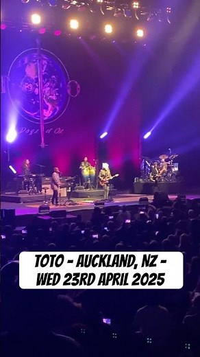 TOTO Live in Auckland 2025 – ''Rosanna'' 🥁