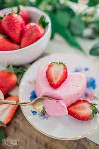 2 Ingredient Strawberry Fluff Dessert