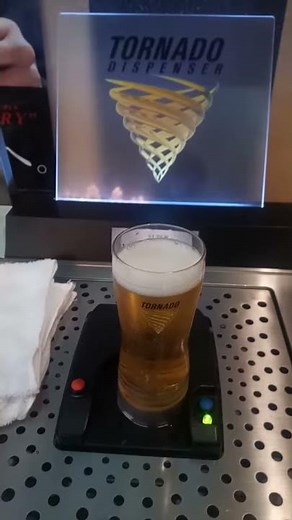 ジョッキの底からビールが回転し注がれる「スーパードライ・トルネード」