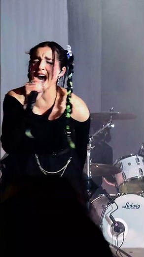 Poppy screams during "scary mask" performance 8/19/23 Portland, OR