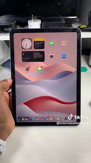 ¡Ya llegó iPadOS 18.2.1! 📲 Corrige errores y mejora tu iPad. Te enseño cómo actualizarlo fácilmente. 🚀 ¿Ya lo instalaste? 💡 #iPadOS18 #Actualización #TipsiPad