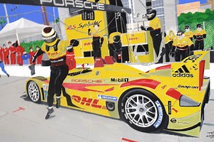 Porsche passe aux stands