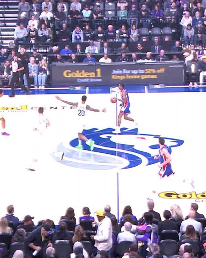 Swipa picking up right where he left off 🦊 Fox is up to 13 PTS on 5/5 FGs so far in Q1 👀 🔥 | Sacramento Kings