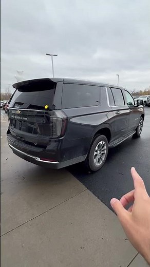 2025 Chevrolet Tahoe vs Suburban | Quick Comparison and Review