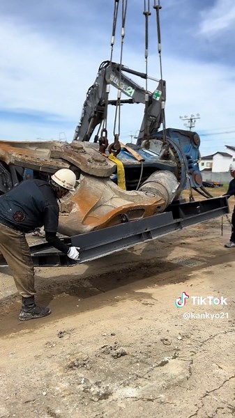 ZX1800-K完成💪 #環境整備21#解体#解体屋 #demolition#excavator #日立建機##hitachiexcavator #コベルコ建機#kobelco #オカダアイヨン#NPK #社員募集#おすすめにのりたい