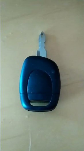 How to open the key of a #Renault #clio to change the battery?