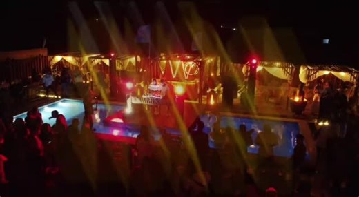 ¿Quieres escapar de la rutina y sumergirte en un oasis de diversión? únete a nosotros Bondi Beach Club, dónde las fiestas son legendarias. Baila, relájate y disfruta de una experiencia única que nunca olvidarás. ¡Te esperamos!