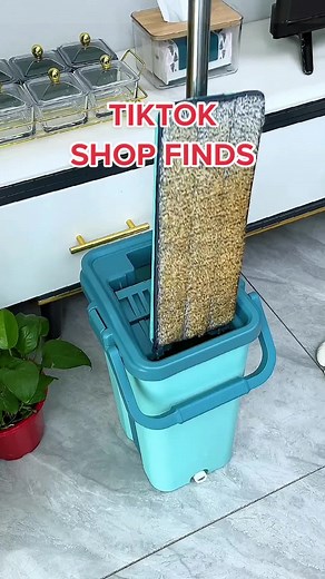 This is a household bucket mop. It can effectively clean dirty and wet floors without leaving traces #uktiktok #foryou #goodthing #tiktokmademebuyit #cleantok #mop #homehacks #uk #fyp
