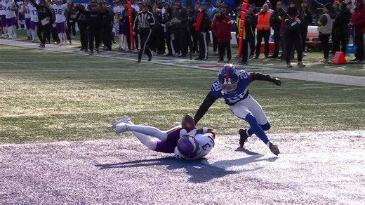 Jordan Addison drops golden opportunity for possible TD catch on first drive