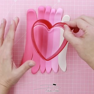 473K views · 1.2K reactions | ❤️ PETIT CADEAU pour la Saint Valentin ❤️ (parce que je vous aime 殺) - TUTO comment obtenir un dégradé parfait ! Regardez jusqu'au bout pour apprendre comment faire un joli coeur en pâte à sucre pour décorer vos gâteaux, cupcakes, biscuits...  | Dolce Dita | Facebook