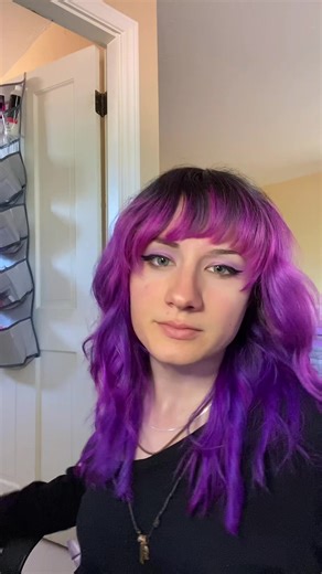 Edit: PLEASE stop commenting about the gloves, I GET IT LOL. Semi permanent dyes don’t have PPD or harsh chemicals that cause contact dermitis. I always use gloves with bleach/toner/box dye. I seriously love how it turned out, so happy with it. #hairdye #purplehair #pinkhair #bluehair