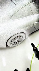 Detailing a Porsche 911 Carrera Like a Work of Art