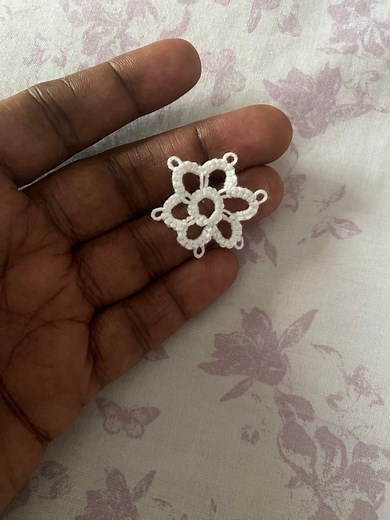 25K views · 563 reactions | Shuttle tatting basic flower motif | Raya Junood | Facebook