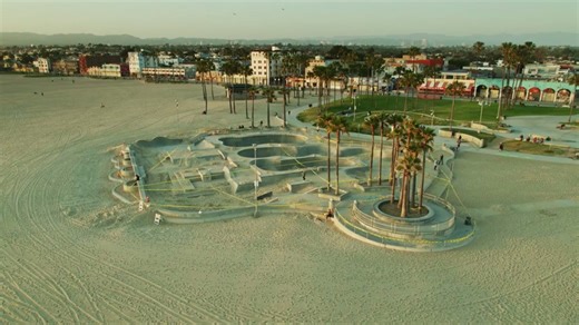 Venice Beach, Los Angeles: Drone tour of iconic Californian Ocean Front Walk