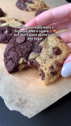 Sarah Kadison on Instagram: "KETO BROOKIE COOKIES 🍪🍫 Half chewy chocolate chip cookie, half fudgy brownie! 100% keto-friendly and gluten free, only 2 net carbs each! Comment “BROOKIES” below, and I’ll send you the full recipe! Or google “baketobefit brookie cookies” or get the full recipe on my site baketobefit.com ❤️ Per brookie: 150 calories 14g F / 2g C (net) / 3g P / 4g fiber / 0g sugar #ketocookies #ketobrownies #brookies #lowcarbrecipes #lowcarbbaking #glutenfreebaking"