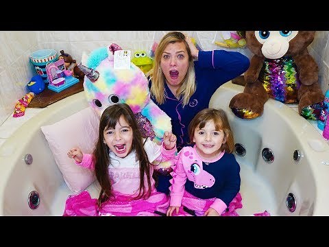 WE SPENT A NIGHT IN THE BATH 🔥QUARANTINE ROUTINE WITH CHILDREN ❤️JÉSSICA GODAR, LAURINHA AND HELENA