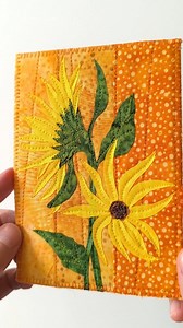KAROLINA BĄKOWSKA on Instagram: "🔸My latest PDF pattern for a patchwork postcard with sunflowers🌻, inspired by one of my embroidered pieces, is now available in my Etsy shop. . 🔸Mój najnowszy wzór PDF na patchworkową pocztówkę ze słonecznikami🌻, inspirowany jedną z moich haftowanych prac, jest już dostępny w moim sklepie na Etsy. . . . #fabricpostcard #pdfpattern #pattern #artreel #textileartist #fabricart #sunflower #słoneczniki #sewingideas #hobbytime #flowers #