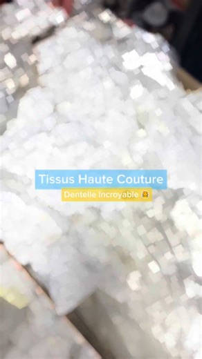 Maison des Arts du Fil - Tiers-lieu textile Rennes on Instagram: "Dentelles incroyables en boutique ✨ On a eu l’immense chance de récupérer une série de dentelles haute couture, issues d’une maison de robes de mariée de la région. Une vraie opportunité pour se faire de belles petites pièces… mais aussi pour la déco, la broderie, des accessoires, un empiècement : tout est possible. 📌 Enregistre ce post pour t’en souvenir 💬 Dis-nous en commentaire ce que tu ferais avec ⚡ Quantités limitées : ça 